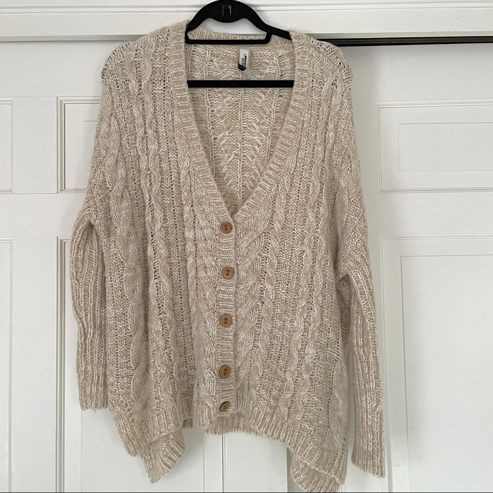 Pull&Bear knit sweater with pretty wooden buttons